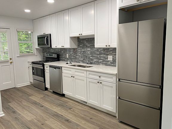 4th image of 525 Bashford Rd
