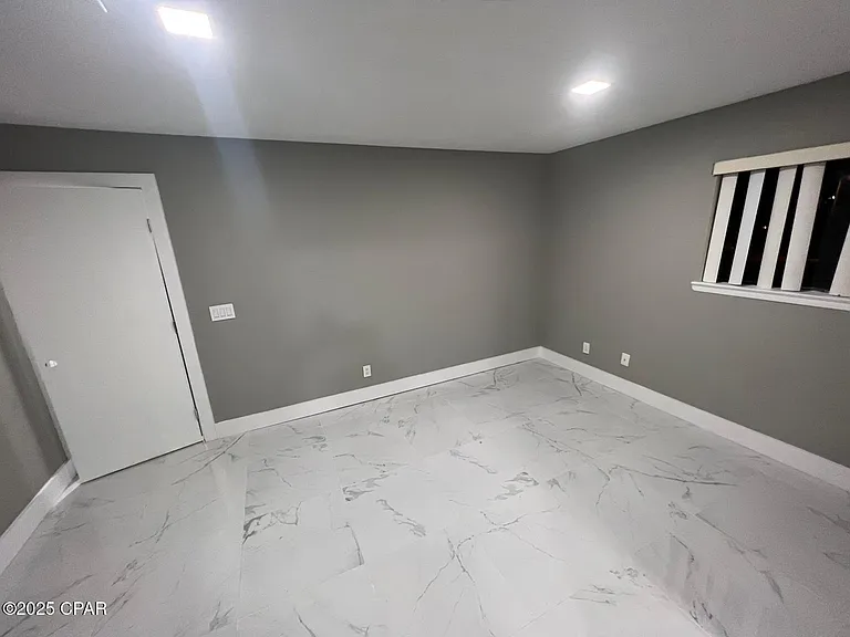 1211 Stephen Dr — Photo 6