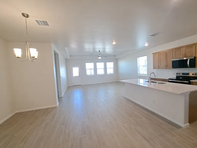 1040 San Cristobal Dr — Photo 2