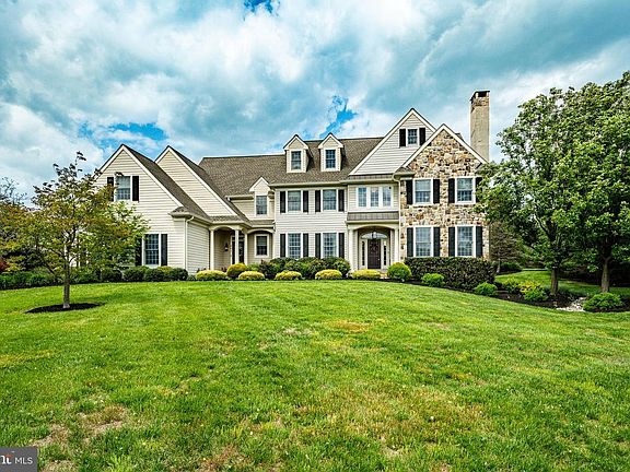 2nd image of 301 Lisa Ln
