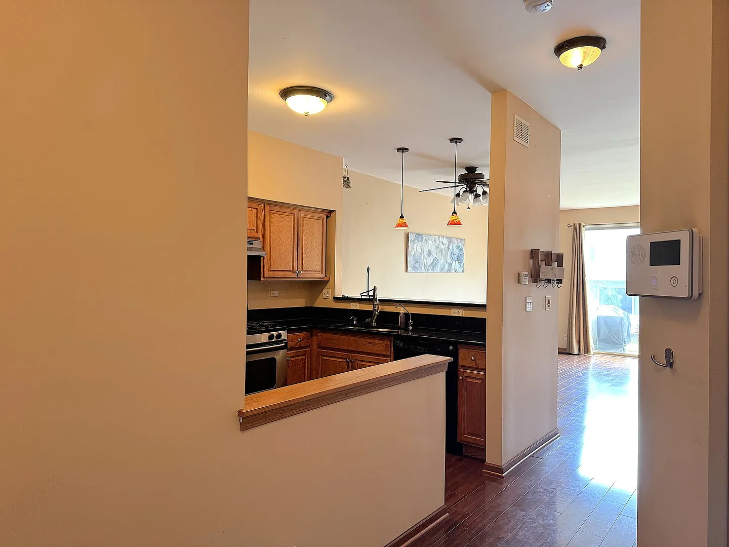 2 bed, 1.5 bath, 1273 sqft, $2,200 — Photo 3