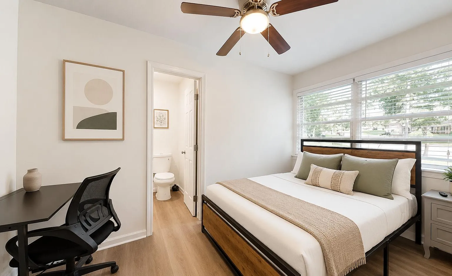 4 bed, 6.0 bath, 1960 sqft, $1,066 — Photo 1