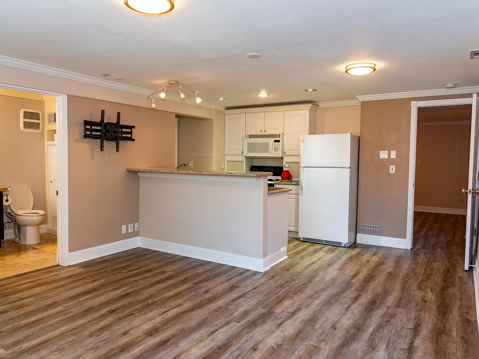 1 bed, 600 sqft, $2,940 — Photo 2