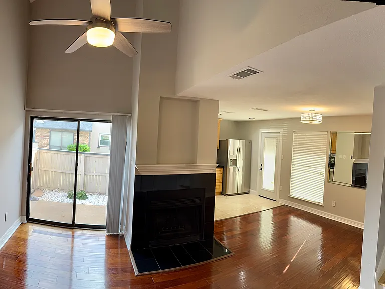 833 W Harwood Rd #F — Photo 37