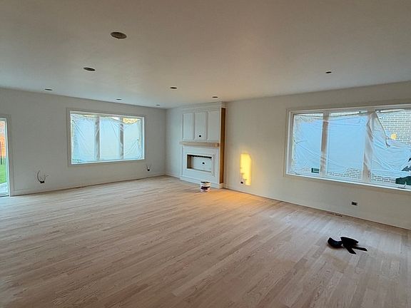 4th image of 6558 W 85th St