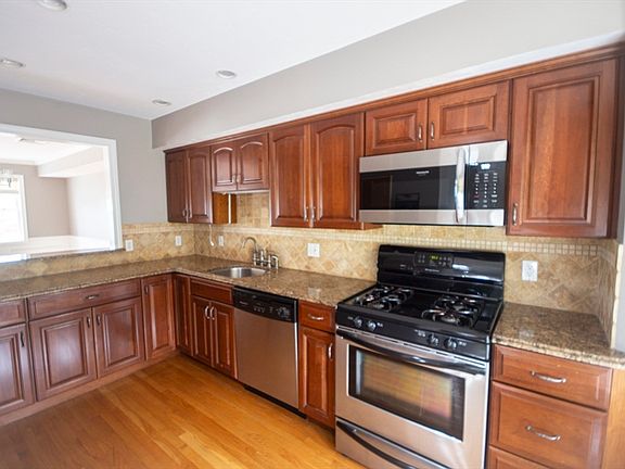 5th image of 909 Washington St Unit 14