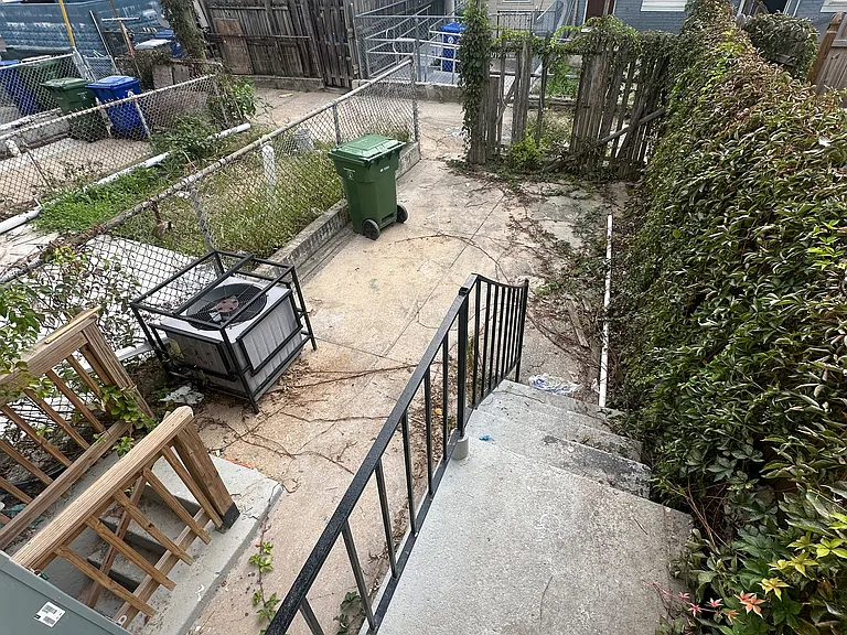 919 N Rose St — Photo 5