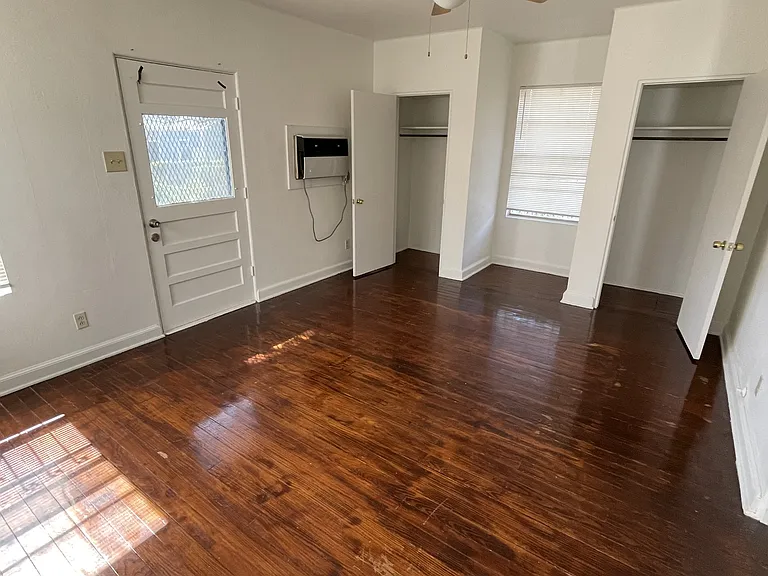 326 E Mistletoe Ave #3 — Photo 5