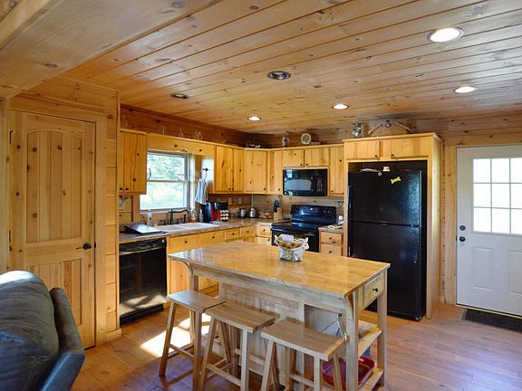 5th image of 325 Cherokee Cir