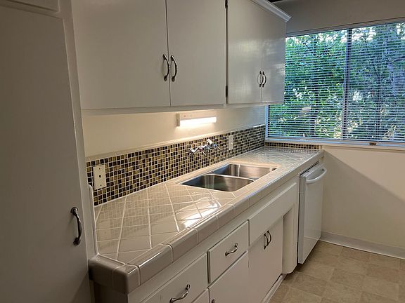 5th image of 10515 Valparaiso St #3