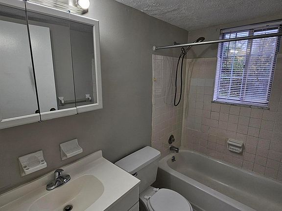 3rd image of 1029 Eaton Ave APT 11