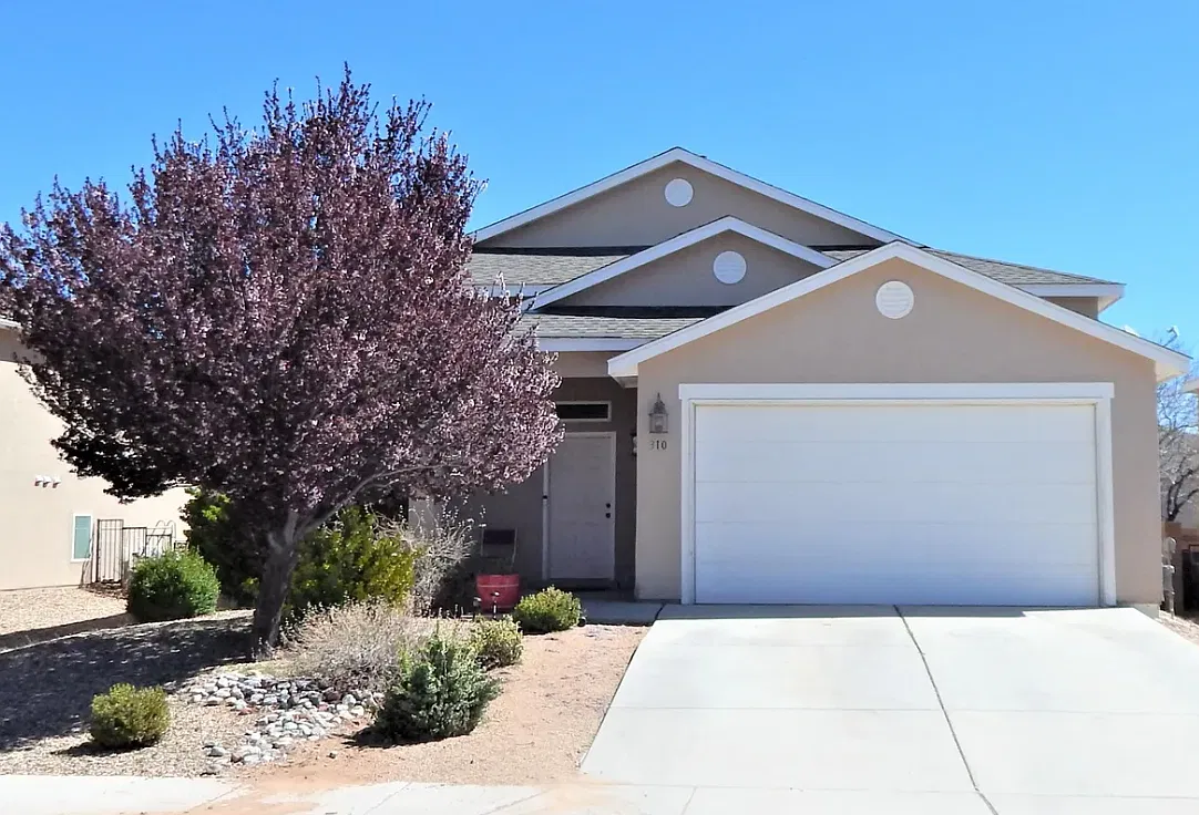 4 bed, 2672 sqft, $2,150 — Photo 1