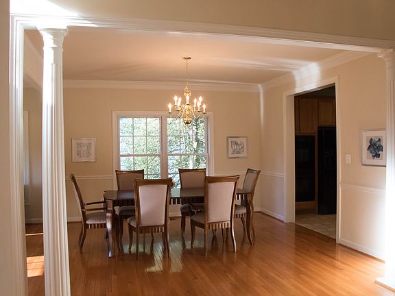 3rd image of 2217 Tulip Dr