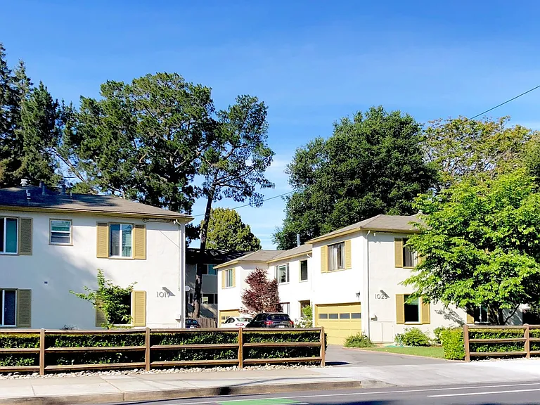 Laurel Oaks Apts — Photo 7