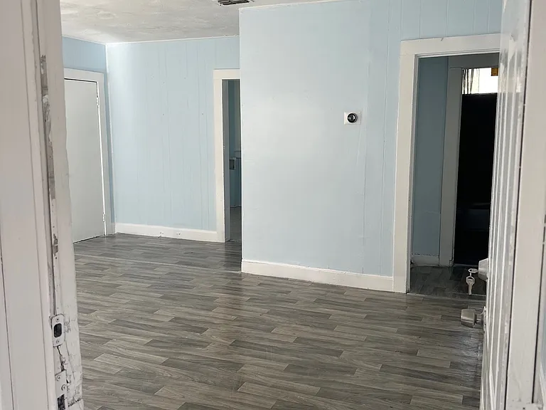 3033 Thomas St — Photo 18