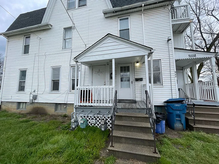 1053 Washington Ave — Photo 12