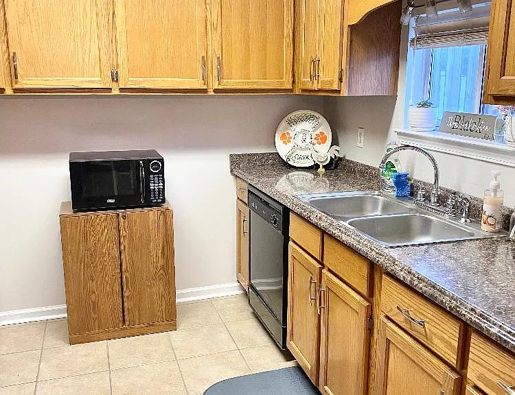 1122 Lenny Ln — Photo 8