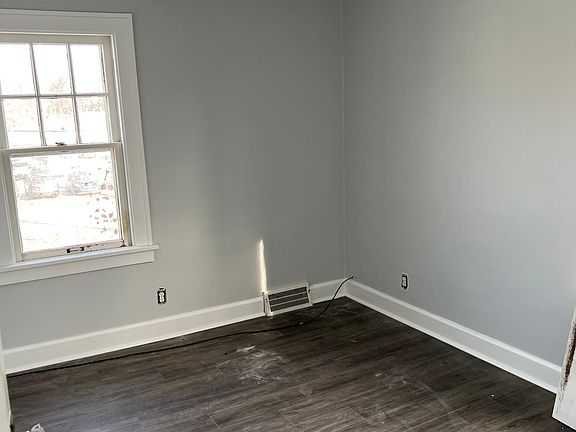 5th image of 25850 Shoreview Ave