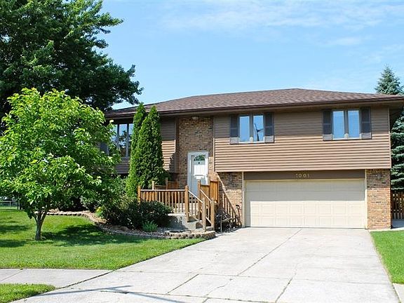 2nd image of 1001 Cambridge Ct