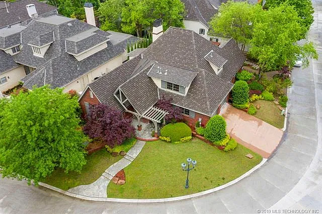 4 bed, 4.0 bath, 3405 sqft, $6,000 — Photo 3