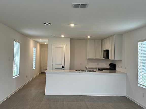 4th image of 927 Sandhill Crane Ln