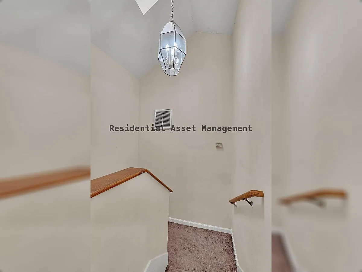 707 Estes Road — Photo 3