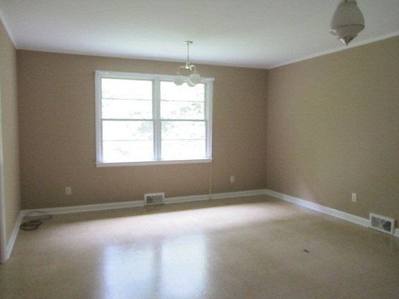 4th image of 215 Highland Ave