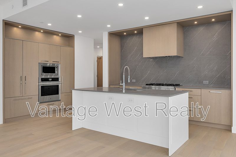 1st image of 3389 Lakeshore Rd #216