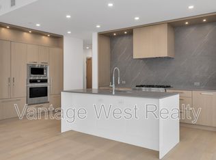 3389 Lakeshore Rd #216, Kelowna, BC V1W4H6