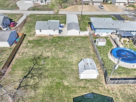 5th image of 3421 E Leafdale Ave