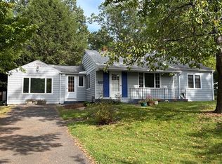 19 Moorland St, Amherst, MA 01002