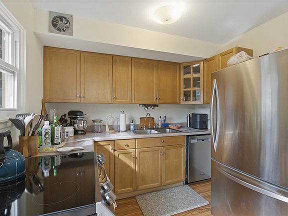 2nd image of 1631 W Belle Plaine Ave #0