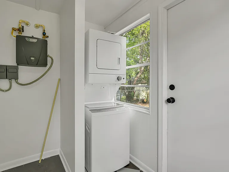 809 Owen Ave — Photo 15