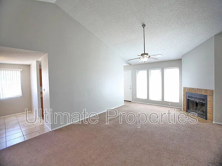 1803 W Barrow Dr — Photo 3