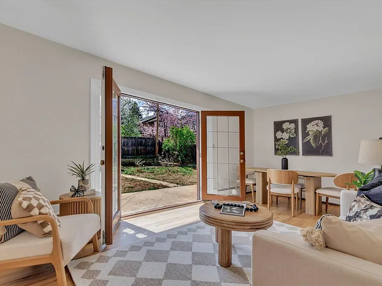 650 Hartford Dr — Photo 6