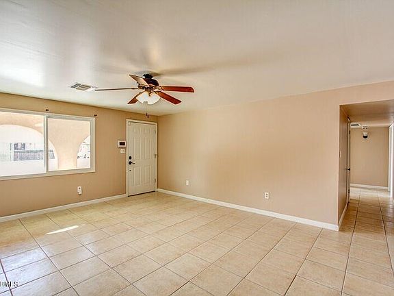 4062 Living Room and Hall View