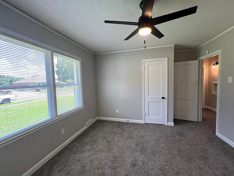 413 Clarice Dr — Photo 4