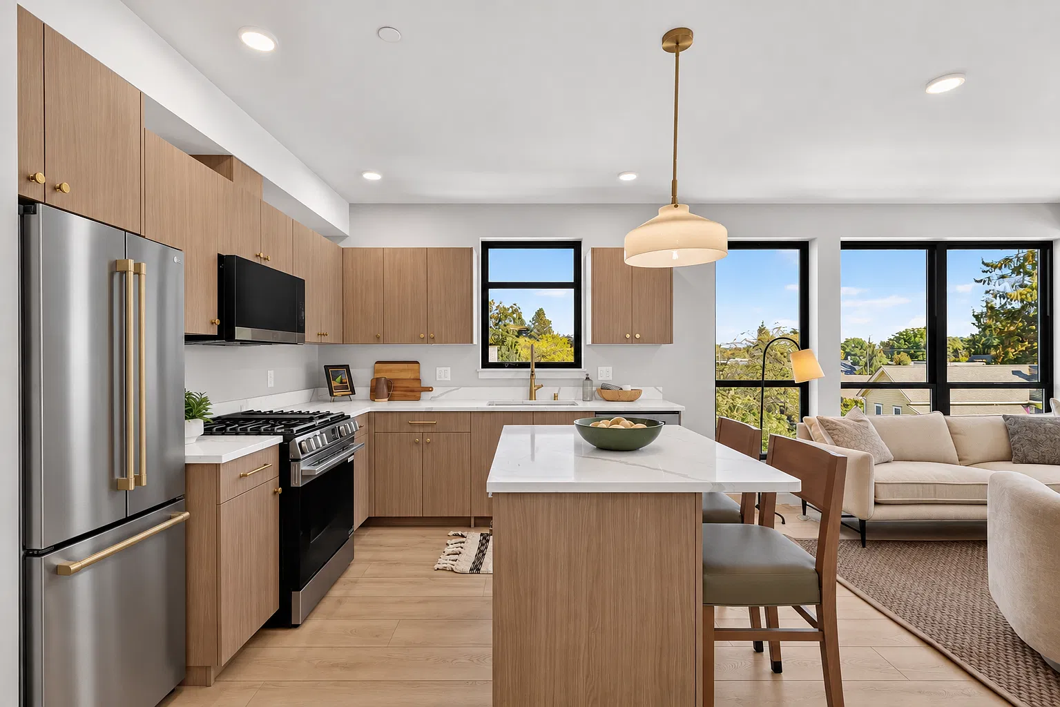 1 bed, 842 sqft, $2,300 — Photo 1