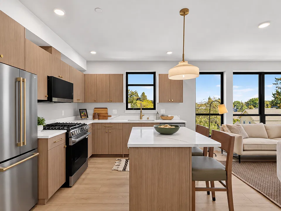 306 Center St #1