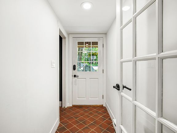 5th image of 31 Concord Place #31