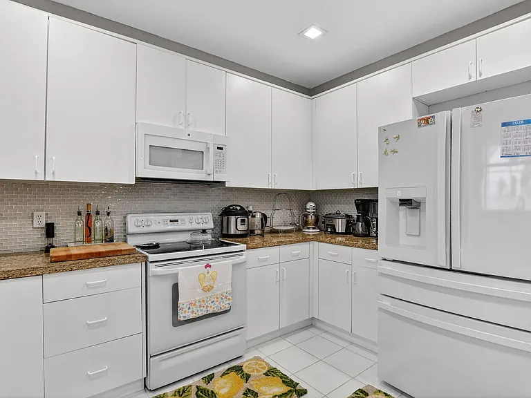 18280 Coral Isles Dr — Photo 17