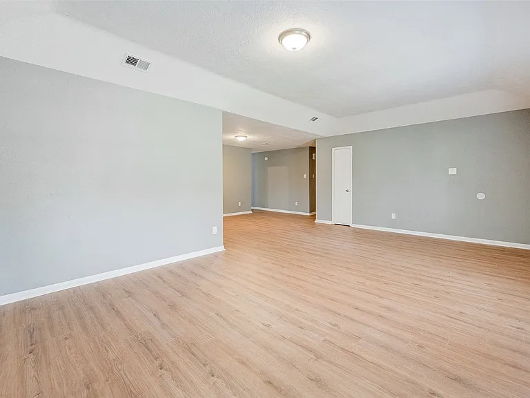 11602 Lennington Ln — Photo 4