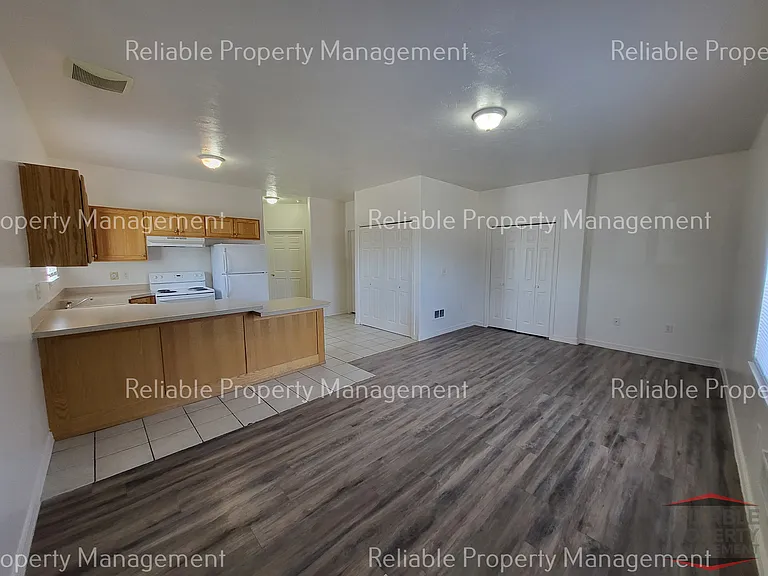 685 John Adams Pkwy #3 — Photo 2