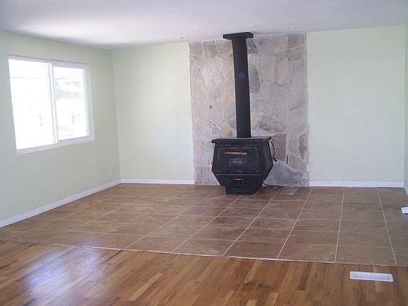 large living room w/tile,hardwood floors
