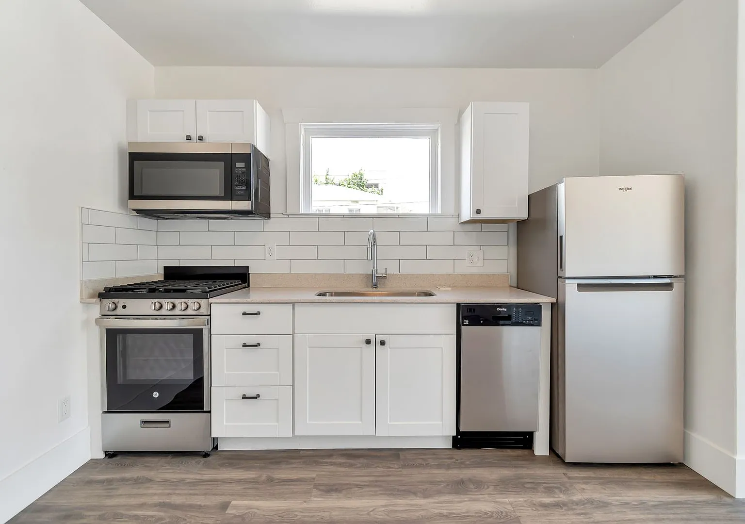 150 South Apartments — Photo 4