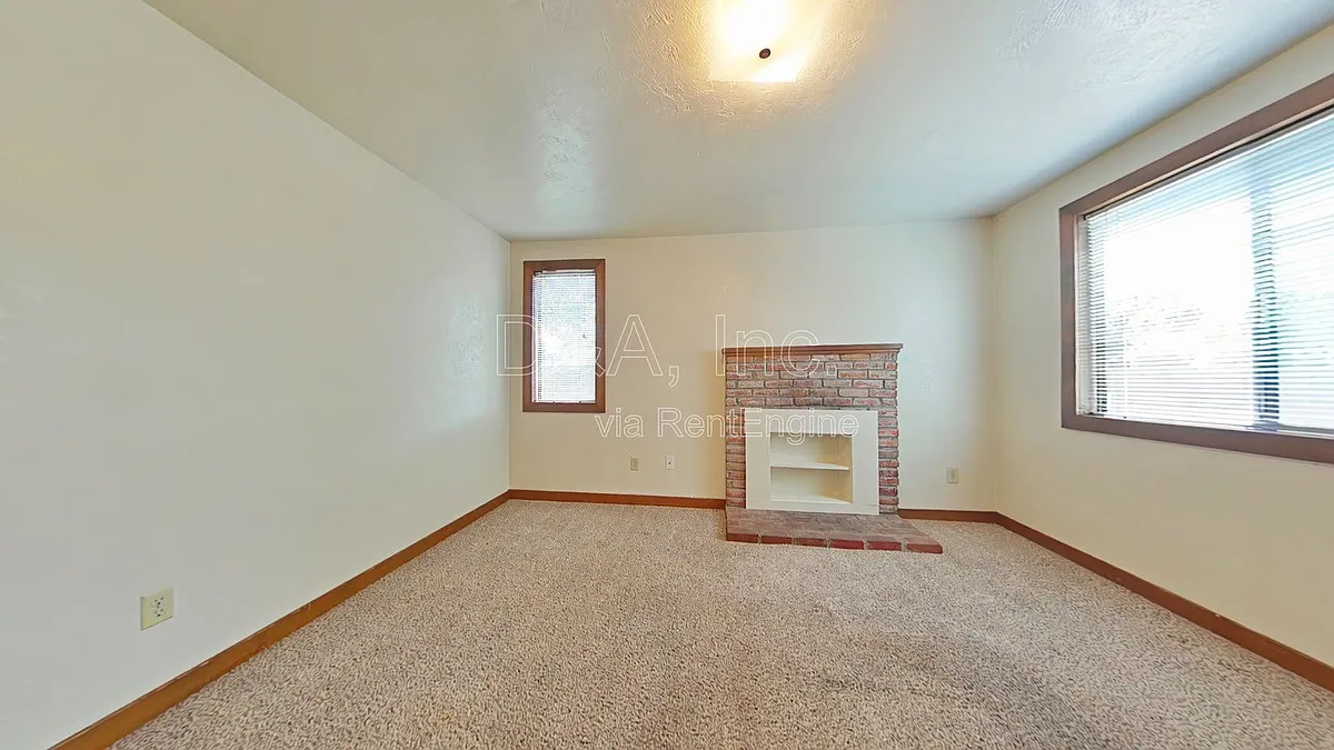 Building Photo - 2451 NW Coolidge Way #4
