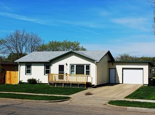 1908 Ryan Dr, Bismarck, ND 58501