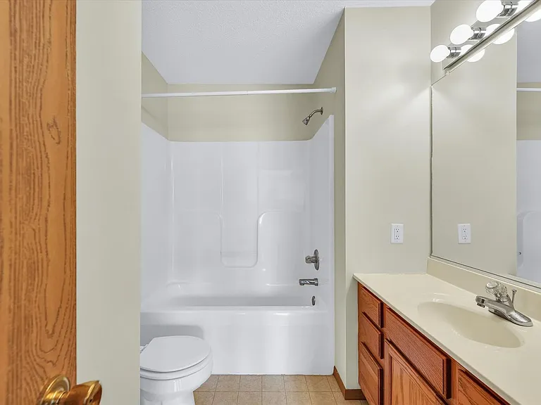 2735 Rainbow Ave — Photo 17
