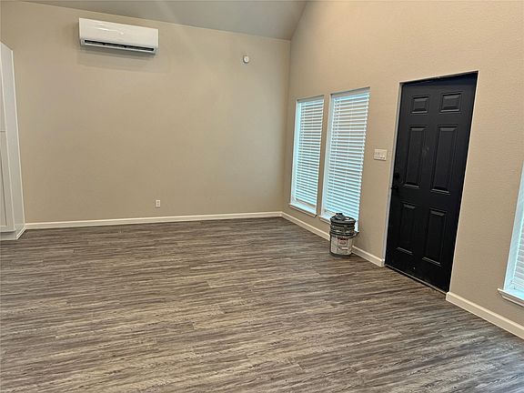 5th image of 60 Acorn Ln