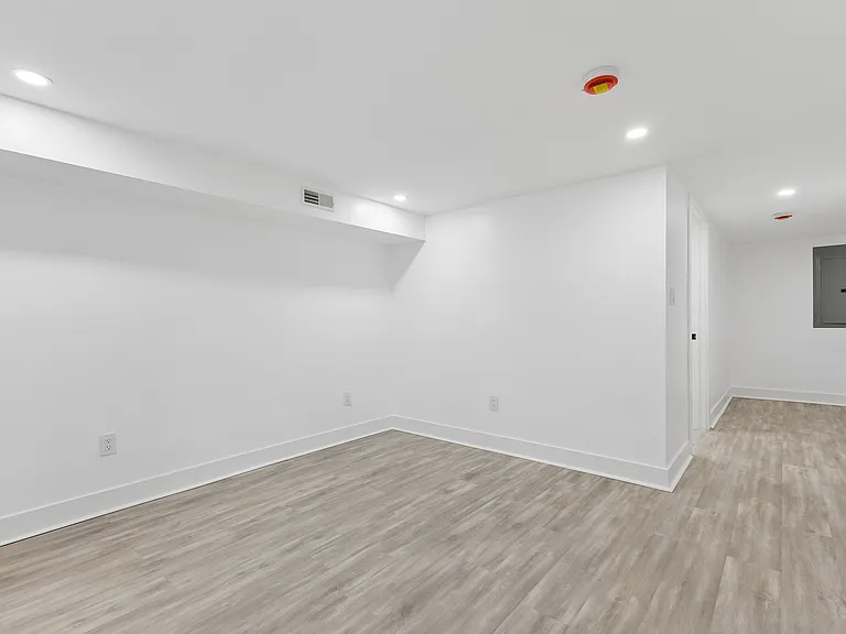 4627 H St SE — Photo 17
